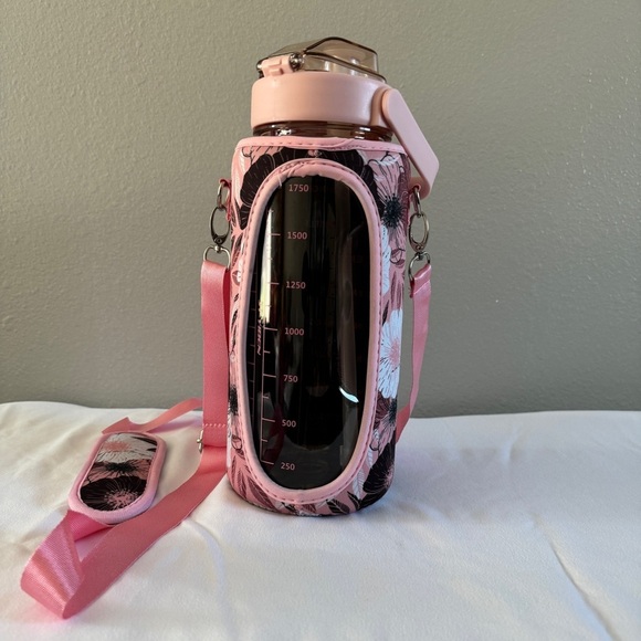 ST-Yiben, Half gallon water bottle sleeve & strap, 70oz with strap - Picture 2 of 4